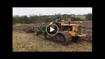 Caterpillar D4 7U ploughing
