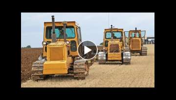 Caterpillar D5B SA VHP, D6D SA VHP and D8H 22A ploughing | Dowdeswell DP1 | 26 furrows | Classic ...