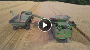 Deere S780 Harvesting Wheat