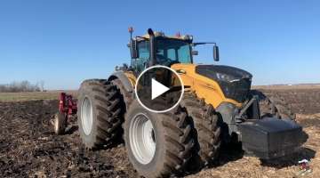 FENDT Challenger 1050 Tractor Pulling a 14 Bottom Plow in Illinois