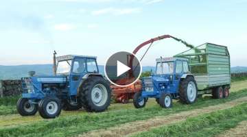 Ford 7000 lifting silage in Ireland