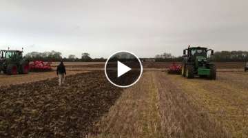 John Deere 6215R AutoPower vs Fendt 724 Vario