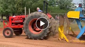 Nuffield V8 tractor pulling Stourport Steam Rally 2023